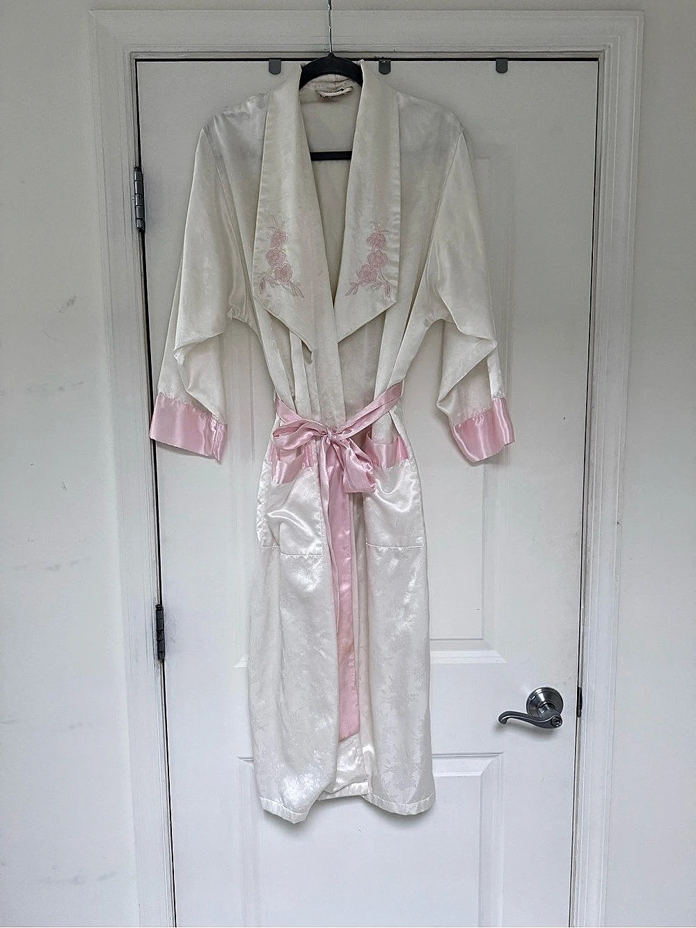 Vintage Victoria's Secret Gold Label Pink White Satin Floral Lapel Robe | S